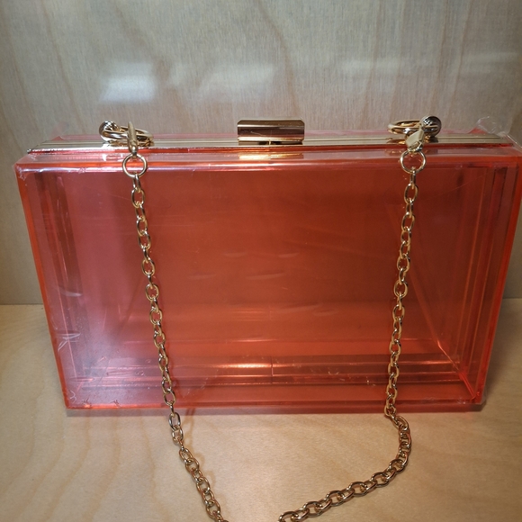 💋Chic Transparent Pink Clutch with Gold Chain💋 - Picture 3 of 6